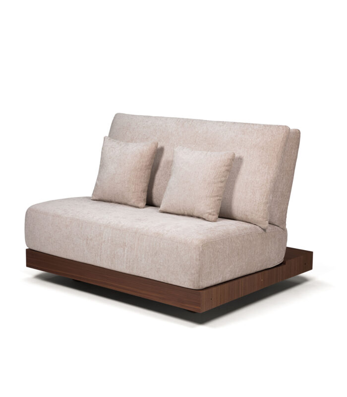 Modulo imbottito con doppia seduta e cuscino in tessuto grigio con struttura in noce canaletto.